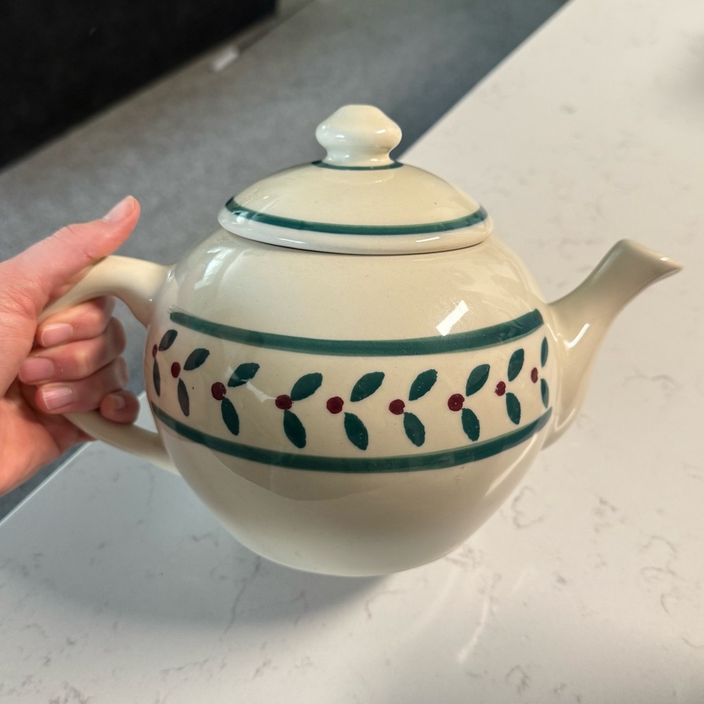 VTG Hartstone Cream Large Teapot Christmas Holly Ivy Berry 1989‎ Signed 90s